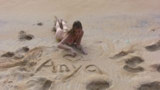 Bailey Ryder dives deep between her girlfriend&#39;&#39; s legs