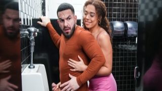 Brazen brunette lady offers blowjob and gets her cunt fucked doggystyle