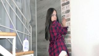 Hungry for penis bitch Jordana Warm provides an enthusiastic blowjob